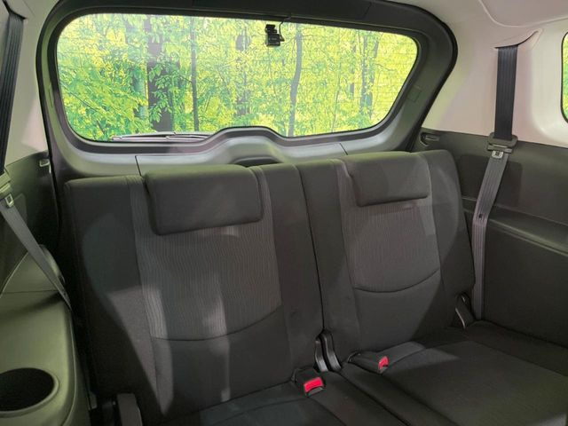 3列目シートはもちろん状態良好☆大人でもゆったりと座って頂けますので、大人数でのお出かけもラクラクです♪ご家族で、気の知れた仲間で、ドライブに行くのが楽しみですね♪
