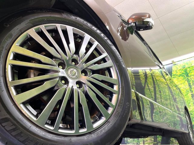 �y����18�C���`�A���~�z�C�[���z�O�ςɃ}�b�`���������A���~�z�C�[���𑕒����Ă���܂��B�e��ЊO�A���~�z�C�[����A�X�^�b�h���X�^�C�����戵�����Ă���܂��B���񂲑��k����������