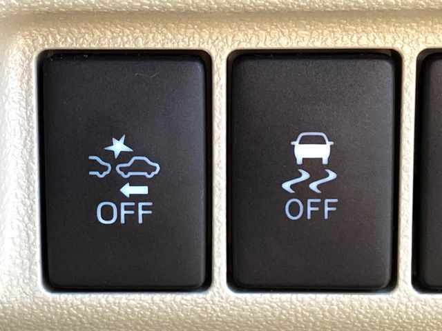 ���y�Փ˔�Q�y���V�X�e���z�a�؂Ȃǂł̒ᑬ���s���A�O���̎ԗ������[�U�[���[�_�[�����m���A�Փ˂�����ł��Ȃ��Ɣ��f�����ꍇ�ɁA�ً}�u���[�L���쓮�B�Ǔ˂Ȃǂ̊댯������A�܂��͏Փ˂̔�Q���y�����܂��B