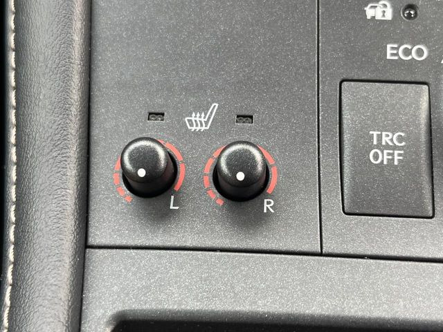 【シートヒーター】寒い日に重宝するシートヒーター!エアコンより早く温まってくれるので寒がりの人も安心ですね♪エアコンの温風は乾燥するから苦手、という方にもをおすすめです。