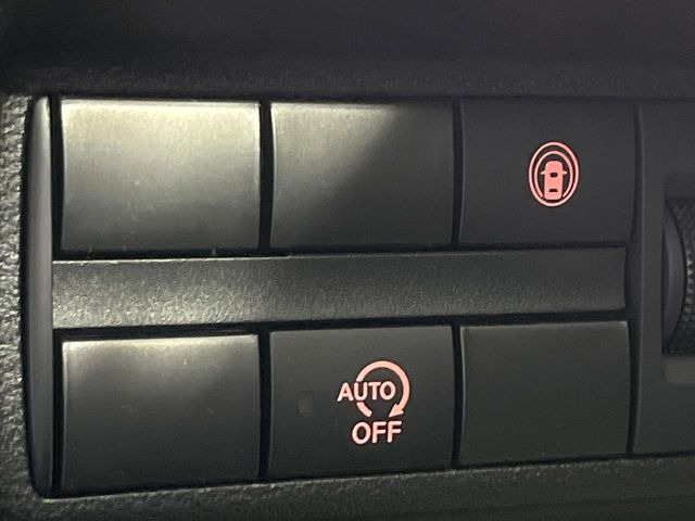 �y�A�C�h�����O�X�g�b�v�z�ԐM����a�؂Œ�Ԃ����ۂɃG���W�����~���A���ʂȔR���̏����}���܂��B�R��������ی�ɂȂ���@�\��G���W���̓u���[�L�𗣂��΍Ďn�����܂��B