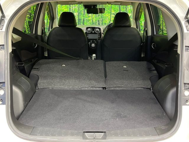 ���i�̂���������ʋ΁A���}���ɏ\���ȉ׎��X�y�[�X���m�ۂ��Ă���܂��B�Z�J���h�V�[�g��|���ƁA�傫�ȉו��̐ύڂ��\�ł���