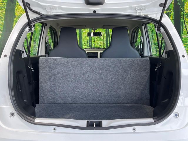 ���i�̂���������ʋ΁A���}���ɏ\���ȉ׎��X�y�[�X���m�ۂ��Ă���܂��B�Z�J���h�V�[�g��|���ƁA�傫�ȉו��̐ύڂ��\�ł���