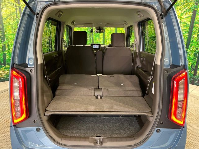 ���i�̂���������ʋ΁A���}���ɏ\���ȉ׎��X�y�[�X���m�ۂ��Ă���܂��B�Z�J���h�V�[�g��|���ƁA�傫�ȉו��̐ύڂ��\�ł���