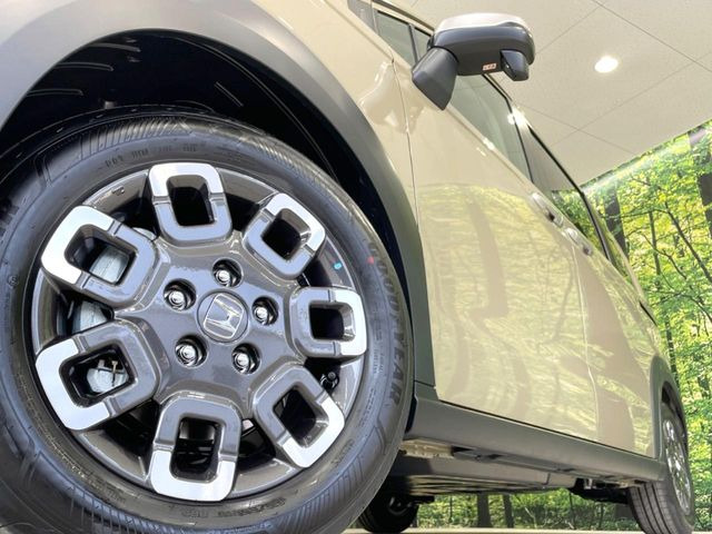 【純正15インチアルミホイール】外観にマッチした純正アルミホイールを装着しております。各種社外アルミホイールや、スタッドレスタイヤも取扱いしております。是非ご相談ください♪