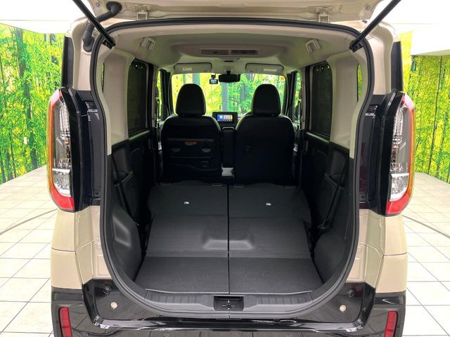 ���i�̂���������ʋ΁A���}���ɏ\���ȉ׎��X�y�[�X���m�ۂ��Ă���܂��B�Z�J���h�V�[�g��|���ƁA�傫�ȉו��̐ύڂ��\�ł���