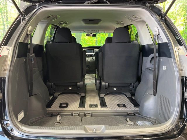 ���i�̂���������ʋ΁A���}���ɏ\���ȉ׎��X�y�[�X���m�ۂ��Ă���܂��B�Z�J���h�V�[�g��|���ƁA�傫�ȉו��̐ύڂ��\�ł���