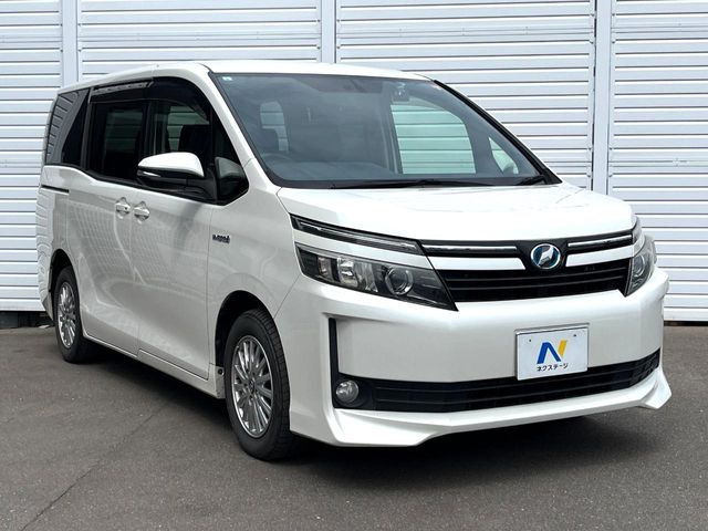 高透明度のガラス皮膜で撥水はもちろん、上質なツヤ・光沢を実現。紫外線や酸性雨から大切な愛車を保護し、色あせ・劣化を防止。「弾スプラッシュコート」、「弾プリミッサコート」からお選びいただけます。