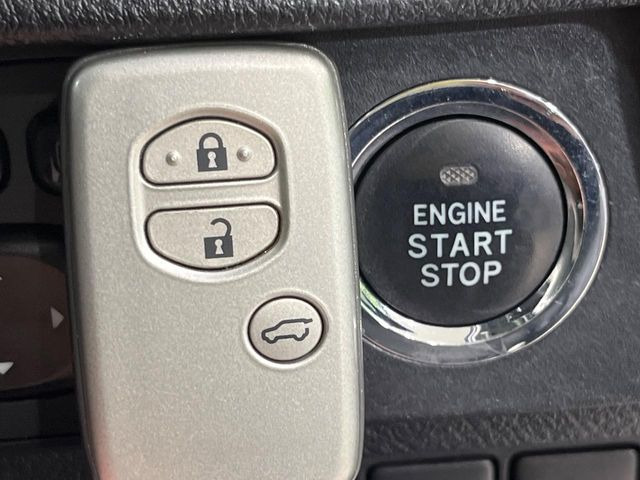 �y�X�}�[�g�L�[�z�J�o����|�P�b�g�ɓ��ꂽ�܂܂ł��h�A�̎{���E�������\�ȃX�}�[�g�L�[�𑕔��B�G���W���̃I���E�I�t�����J�M�����o���K�v����������Ƃ��Ă��֗��ł���