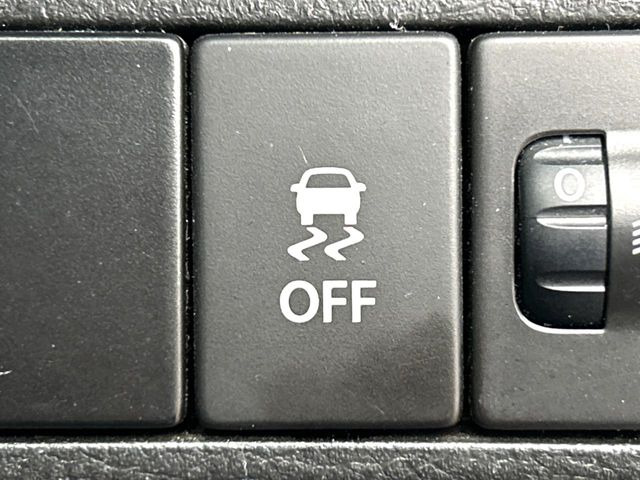 �y������h�~���u�z�ԗ��̉���������m����ƁA�����I�Ɏԗ��̐i�s������ۂ悤�Ɏԗ��𐧌䂵�܂��B�J�̓��ȂǊ���₷���H�ʏ󋵂ł����S�ȉ^�]���\�ł��B