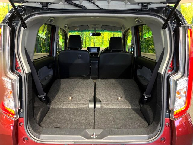 ���i�̂���������ʋ΁A���}���ɏ\���ȉ׎��X�y�[�X���m�ۂ��Ă���܂��B�Z�J���h�V�[�g��|���ƁA�傫�ȉו��̐ύڂ��\�ł���