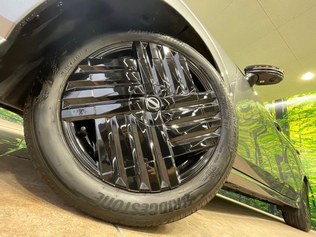 �y����17�C���`�A���~�z�C�[���z�O�ςɃ}�b�`���������A���~�z�C�[���𑕒����Ă���܂��B�e��ЊO�A���~�z�C�[����A�X�^�b�h���X�^�C�����戵�����Ă���܂��B���񂲑��k����������