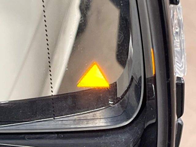 ●ブラインドアシストセンサー:視角からの車を感知し、ドライバーが車線変更を行う際に、警告音と共に注意を促してくれる安全支援機能です!