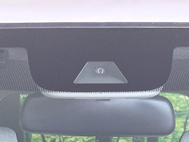 �y�z���_�Z���V���O�z���s���ɑO���̎ԗ�����F�����A�Փ˂������Ȏ��͌x��ƃu���[�L�ŏՓˉ���Ɣ�Q�y�����A�V�X�g�B�����S�Ƀh���C�u�����y���݂��������܂��B