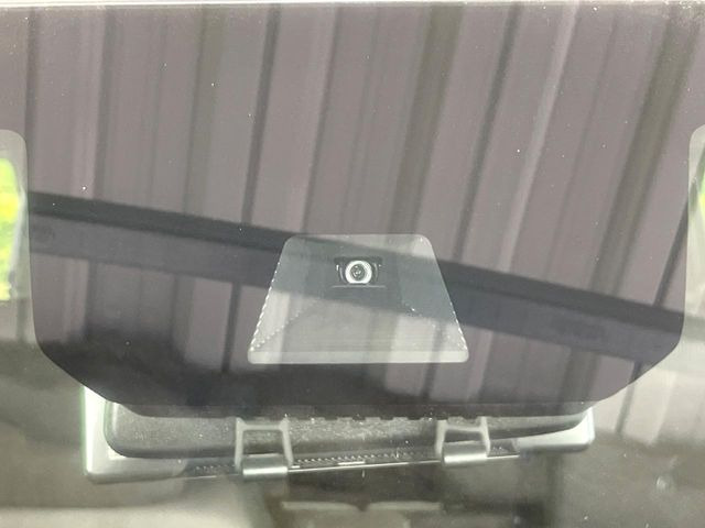 �y�z���_�Z���V���O�z���s���ɑO���̎ԗ�����F�����A�Փ˂������Ȏ��͌x��ƃu���[�L�ŏՓˉ���Ɣ�Q�y�����A�V�X�g�B�����S�Ƀh���C�u�����y���݂��������܂��B