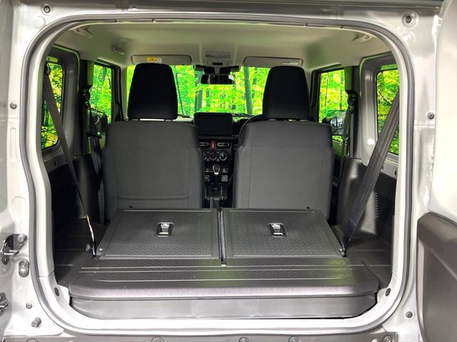 ���i�̂���������ʋ΁A���}���ɏ\���ȉ׎��X�y�[�X���m�ۂ��Ă���܂��B�Z�J���h�V�[�g��|���ƁA�傫�ȉו��̐ύڂ��\�ł���