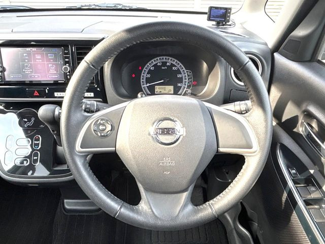 �y�����v�����X�e�A�����O�z�㎿�Ȋv���g�p���邱�ƂŁA��ɂ����������݂ƂĂ��^�]���₷���n���h���ł���