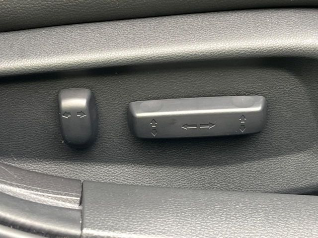 【パワーシート】スイッチ一つで簡単にシートの微調整が可能!電動だから力もいりません!快適なシートポジションにセットして、快適なドライブをお楽しみください。