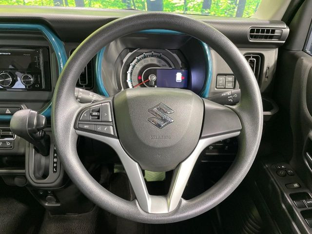 �C���e���A�ɍ��킹���f�U�C���̃X�e�A�����O�́A�^�]�������̂��Ƃ��l���A�^�]���₷���`��A�傫���ł��B�����x�A���ۂɐG���Ă��m���߂��������B