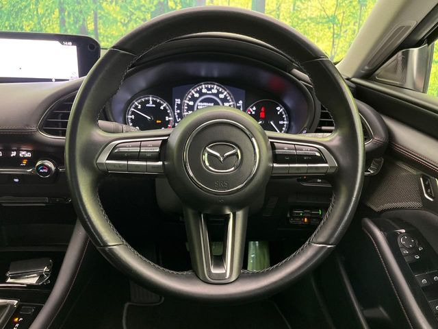 �y�����v�����X�e�A�����O�z�㎿�Ȋv���g�p���邱�ƂŁA��ɂ����������݂ƂĂ��^�]���₷���n���h���ł���