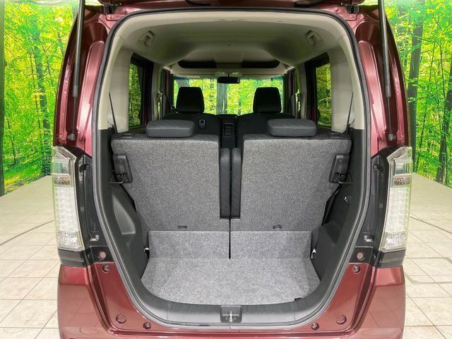 ���i�̂���������ʋ΁A���}���ɏ\���ȉ׎��X�y�[�X���m�ۂ��Ă���܂��B�Z�J���h�V�[�g��|���ƁA�傫�ȉו��̐ύڂ��\�ł���