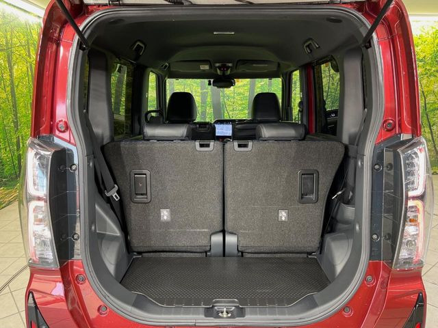 ���i�̂���������ʋ΁A���}���ɏ\���ȉ׎��X�y�[�X���m�ۂ��Ă���܂��B�Z�J���h�V�[�g��|���ƁA�傫�ȉו��̐ύڂ��\�ł���