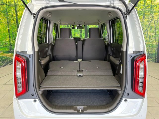 ���i�̂���������ʋ΁A���}���ɏ\���ȉ׎��X�y�[�X���m�ۂ��Ă���܂��B�Z�J���h�V�[�g��|���ƁA�傫�ȉו��̐ύڂ��\�ł���