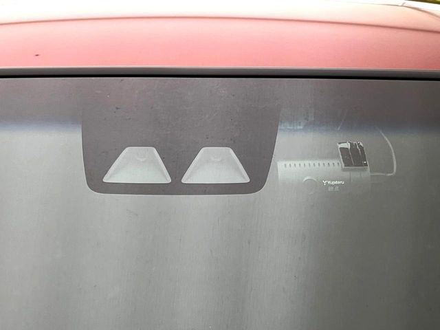 �y�X�}�[�g�A�V�X�g�z���s���ɑO���̎ԗ�����F�����A�Փ˂������Ȏ��͌x��ƃu���[�L�ŏՓˉ���Ɣ�Q�y�����A�V�X�g�B�����S�Ƀh���C�u�����y���݂��������܂��B