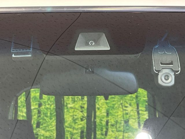 �y�z���_�Z���V���O�z���s���ɑO���̎ԗ�����F�����A�Փ˂������Ȏ��͌x��ƃu���[�L�ŏՓˉ���Ɣ�Q�y�����A�V�X�g�B�����S�Ƀh���C�u�����y���݂��������܂��B