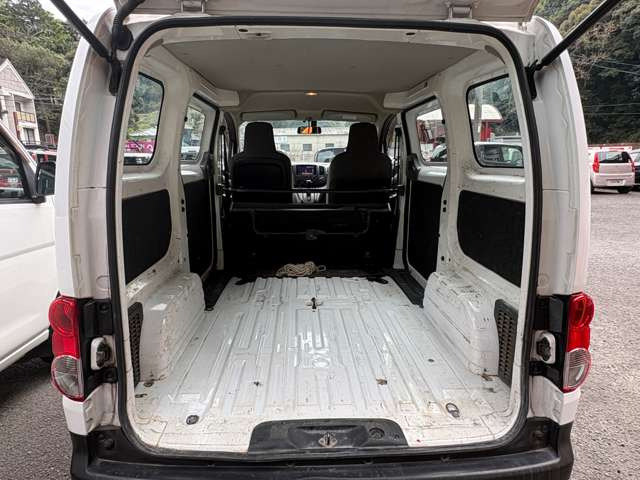 NV200バネットバン1.6 DX