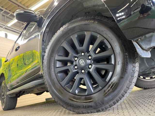 �y�����I�v�V����19�C���`�A���~�z�C�[���z�����I�v�V�����z�C�[���𑕒��B���s���\�̌���ɉ����A�O�ς����X�^�C���b�V���ɂȂ��Ă��܂��B