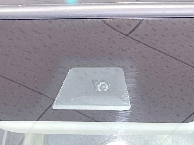 �y�z���_�Z���V���O�z���s���ɑO���̎ԗ�����F�����A�Փ˂������Ȏ��͌x��ƃu���[�L�ŏՓˉ���Ɣ�Q�y�����A�V�X�g�B�����S�Ƀh���C�u�����y���݂��������܂��B