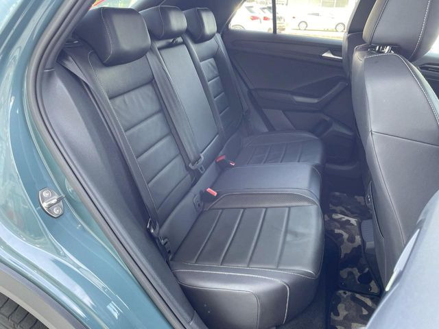 ●後部座席も気になるようなキズ・汚れやへたり等、大きなダメージはなく、良好な状態です。