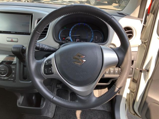 �y�����v�����X�e�A�����O�z�㎿�Ȋv���g�p���邱�ƂŁA��ɂ����������݂ƂĂ��^�]���₷���n���h���ł���