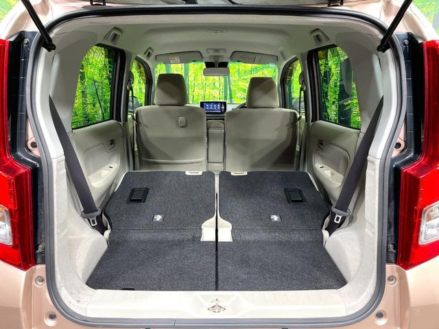 ���i�̂���������ʋ΁A���}���ɏ\���ȉ׎��X�y�[�X���m�ۂ��Ă���܂��B�Z�J���h�V�[�g��|���ƁA�傫�ȉו��̐ύڂ��\�ł���