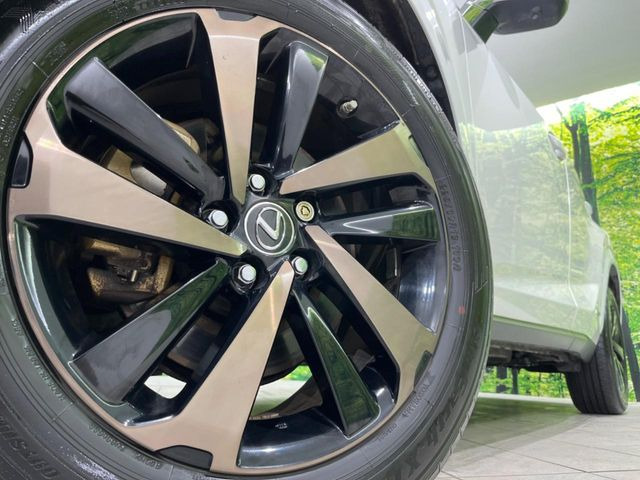 �y�����I�v�V����18�C���`�A���~�z�C�[���z�����I�v�V�����z�C�[���𑕒��B���s���\�̌���ɉ����A�O�ς����X�^�C���b�V���ɂȂ��Ă��܂��B