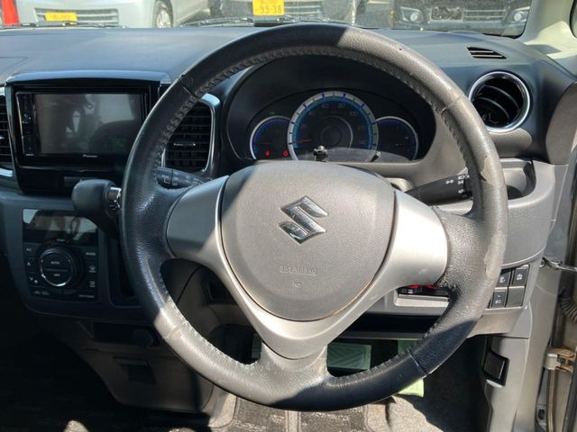 �y�����v�����X�e�A�����O�z�㎿�Ȋv���g�p���邱�ƂŁA��ɂ����������݂ƂĂ��^�]���₷���n���h���ł���