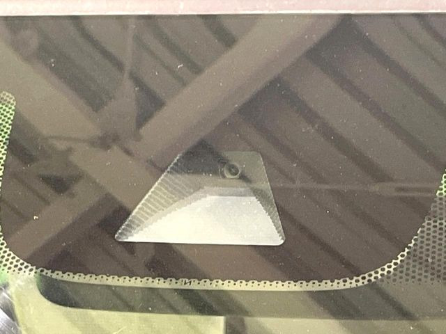 �y�z���_�Z���V���O�z���s���ɑO���̎ԗ�����F�����A�Փ˂������Ȏ��͌x��ƃu���[�L�ŏՓˉ���Ɣ�Q�y�����A�V�X�g�B�����S�Ƀh���C�u�����y���݂��������܂��B