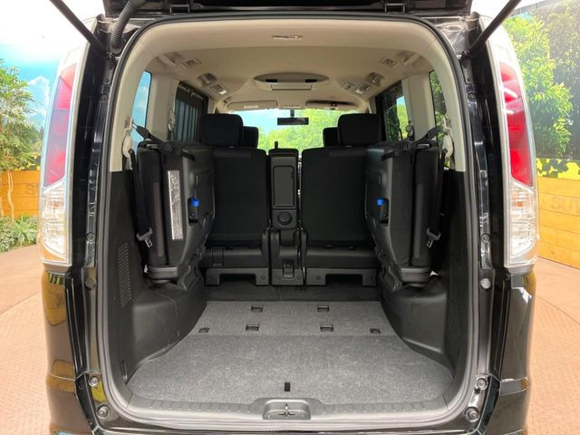 ���i�̂���������ʋ΁A���}���ɏ\���ȉ׎��X�y�[�X���m�ۂ��Ă���܂��B�Z�J���h�V�[�g��|���ƁA�傫�ȉו��̐ύڂ��\�ł���