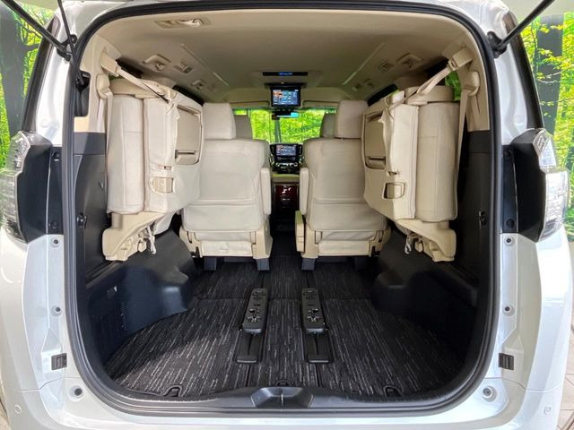 ���i�̂���������ʋ΁A���}���ɏ\���ȉ׎��X�y�[�X���m�ۂ��Ă���܂��B�Z�J���h�V�[�g��|���ƁA�傫�ȉו��̐ύڂ��\�ł���