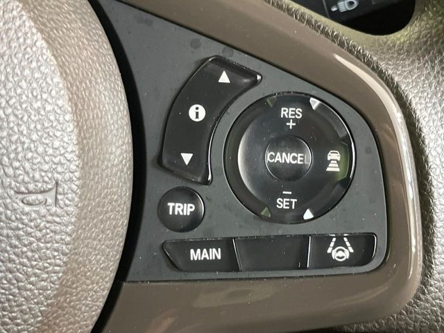 【アダプティブクルーズコントロール】高速道路での長距離走行が楽に!!自動で速度を保つクルーズコントロールが、衝突軽減システムと連携し、前方の車両を感知して車間を保つように速度調節してくれます!!