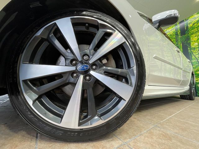 �y����18�C���`�A���~�z�C�[���z�O�ςɃ}�b�`���������A���~�z�C�[���𑕒����Ă���܂��B�e��ЊO�A���~�z�C�[����A�X�^�b�h���X�^�C�����戵�����Ă���܂��B���񂲑��k����������