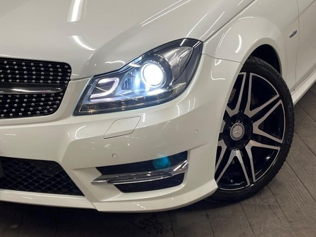 ●HIDヘッドライト:明るく前方を照らしてくれるので、悪天候や夜間の走行時も視界良好で安心してお乗りいただけます。