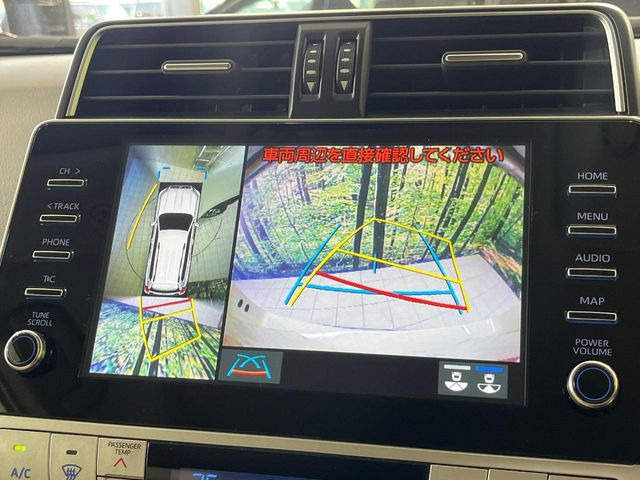 【パノラミックビューモニター】専用のカメラにより、上から見下ろしたような視点で360度クルマの周囲を確認することができます☆死角部分も確認しやすく、狭い場所での切り返しや駐車もスムーズに行えます。