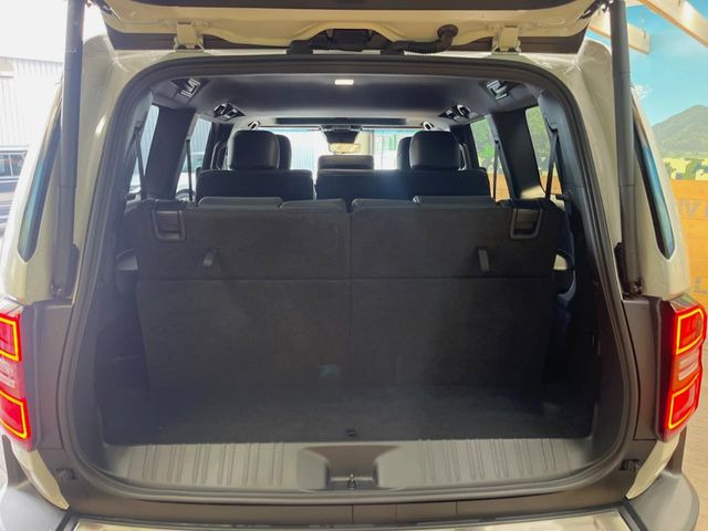 ���i�̂���������ʋ΁A���}���ɏ\���ȉ׎��X�y�[�X���m�ۂ��Ă���܂��B�Z�J���h�V�[�g��|���ƁA�傫�ȉו��̐ύڂ��\�ł���