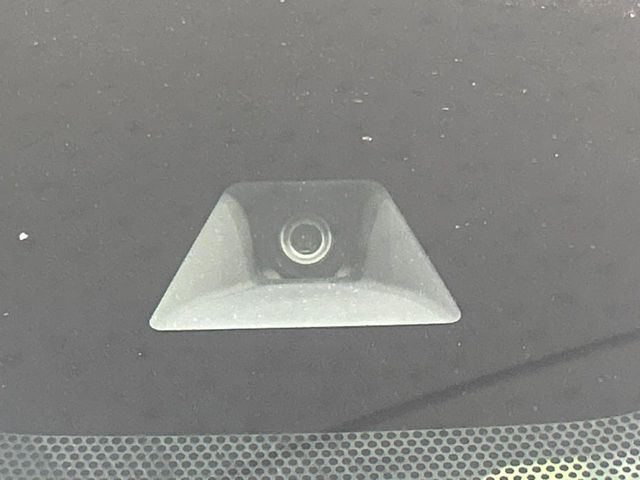 �y�G�}�[�W�F���V�[�u���[�L�z���s���ɑO���̎ԗ�����F�����A�Փ˂������Ȏ��͌x��ƃu���[�L�ŏՓˉ���Ɣ�Q�y�����A�V�X�g�B�����S�Ƀh���C�u�����y���݂��������܂��B