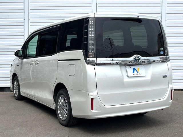 ☆全国のネクステージからお取り寄せが可能※!遠方の店舗に展示してあるクルマが気になる場合も、最寄りの店舗でご覧いただくことが可能です!是非私たちに要望をお聞かせください!※別途費用