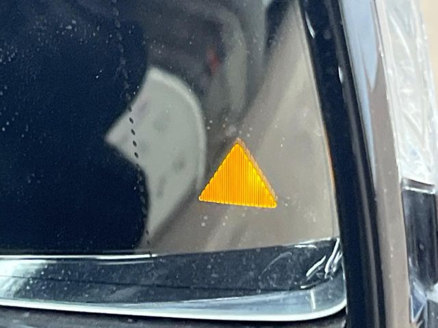 ���u���C���h�A�V�X�g�Z���T�[:���p����̎Ԃ����m���A�h���C�o�[���Ԑ��ύX���s���ۂɁA�x�����Ƌ��ɒ��ӂ𑣂��Ă������S�x���@�\�ł�!