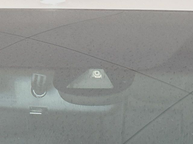 �y�z���_�Z���V���O�z���s���ɑO���̎ԗ�����F�����A�Փ˂������Ȏ��͌x��ƃu���[�L�ŏՓˉ���Ɣ�Q�y�����A�V�X�g�B�����S�Ƀh���C�u�����y���݂��������܂��B