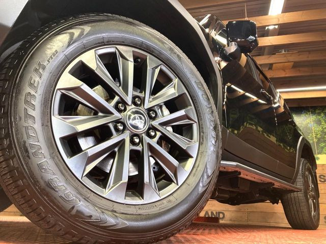 �y����20�C���`�A���~�z�C�[���z�O�ςɃ}�b�`���������A���~�z�C�[���𑕒����Ă���܂��B�e��ЊO�A���~�z�C�[����A�X�^�b�h���X�^�C�����戵�����Ă���܂��B���񂲑��k����������